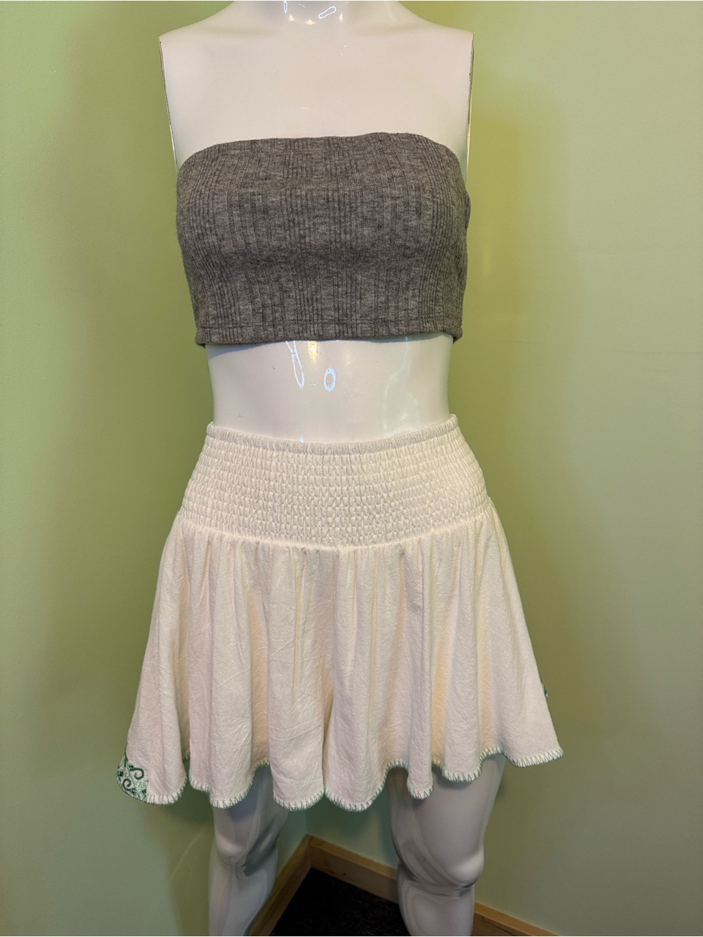 Style Rack White Smocked Waist Flared SHORTS/SKIRT